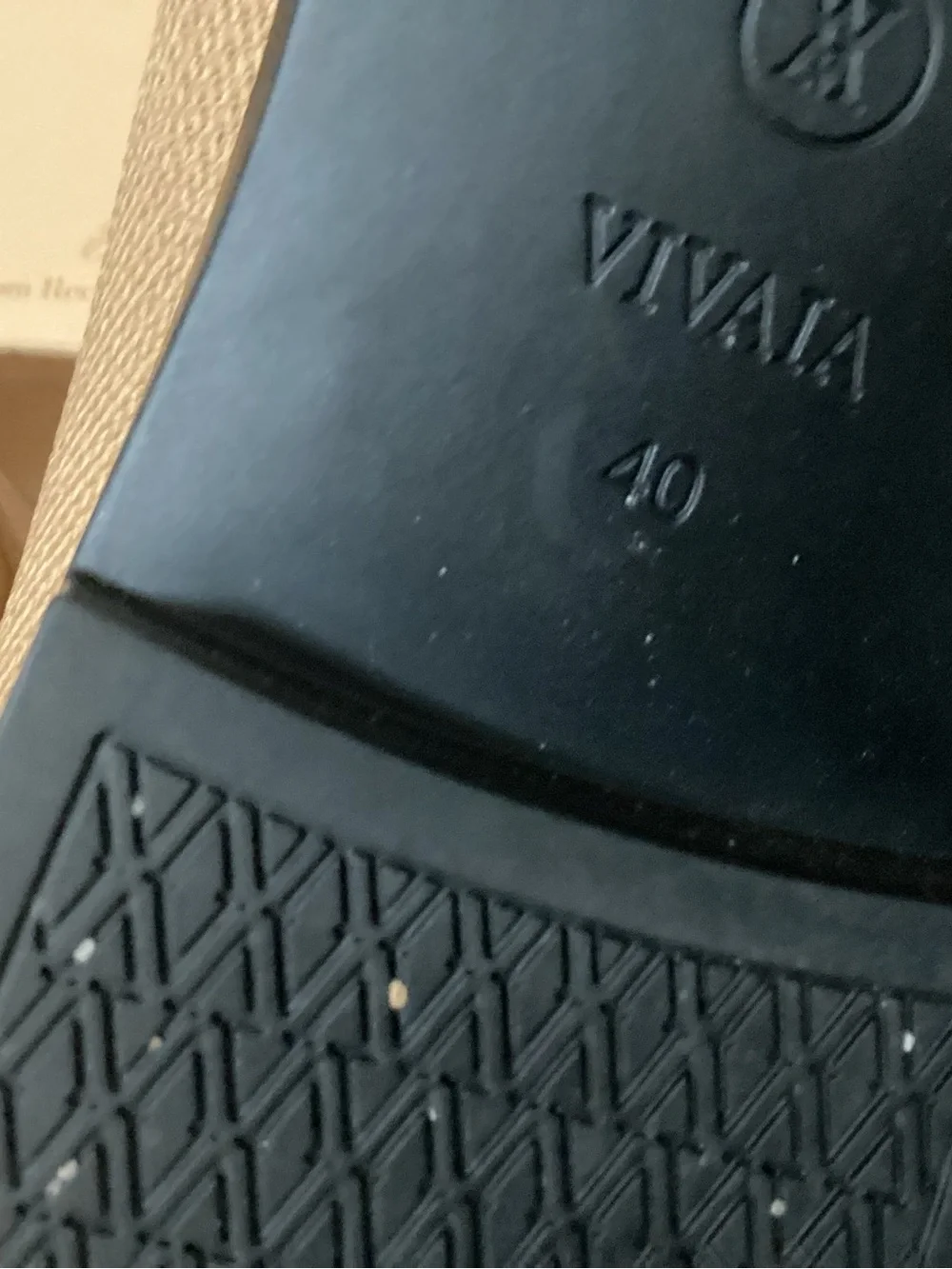 Vivaia nutmeg square